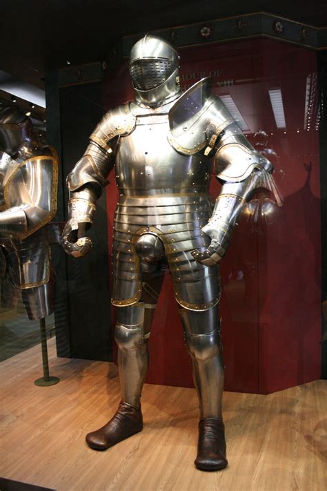 henry 8th suit of armour.